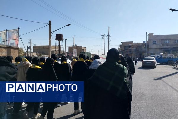 حضور دانش آموزان دبیرستان طالقانی داریون در تجمع ۱۳ آبان