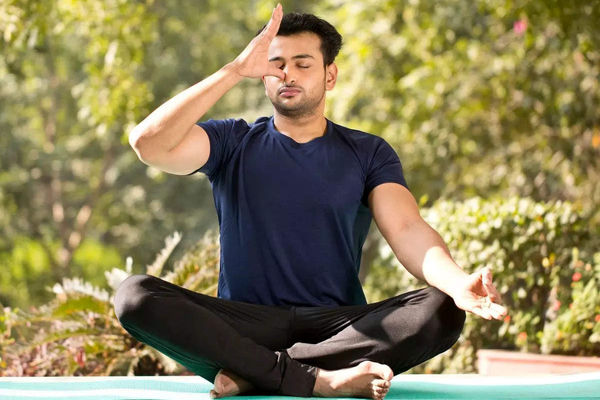 یوگا ورزشی مؤثر برای مدیریت استرس و بهبود سلامت‌روان دانش‌آموزان است