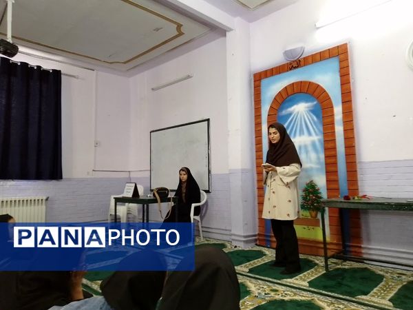 تبادل تجربه برترین‌های کنکور کاشمر در دبیرستان فاطمیه