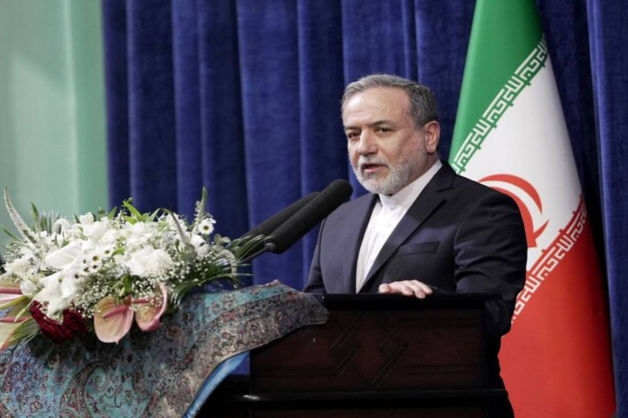 عراقچی: پرچم دیپلماسی را هیچ‌وقت زمین نگذاشتیم