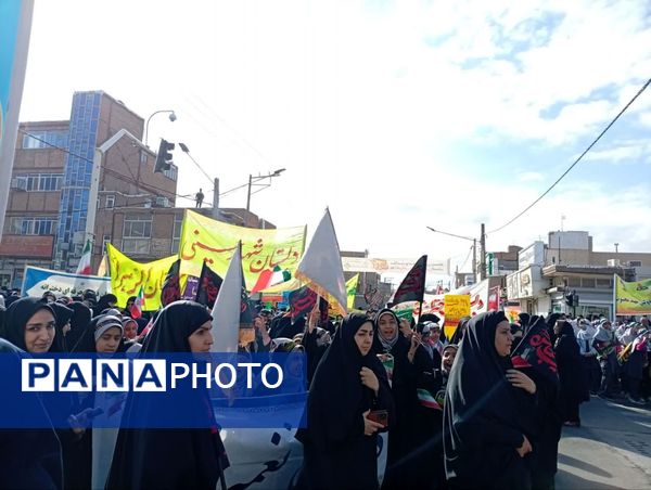 آبان بیداری؛ گام های استوار نسل جوان در مسیر عزت و استقلال