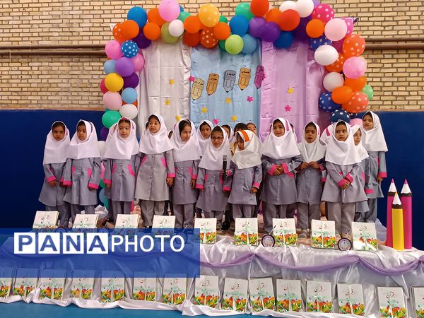 جشن شکوفه‌ها در دبستان زهره براتیان