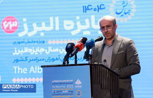 ایران سرزمین فرصت‌های برابر برای تلاشگران عرصه علم و مهارت است