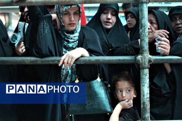 جلوه‌های حزن و خشم در مراسم تشییع شهدا