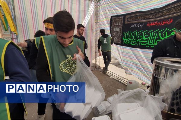 در اغنای دل‌ها هنرستان موفقیان اسلامشهر میزبان آیین فاطمیه و سفره احسان بانوی نور بود