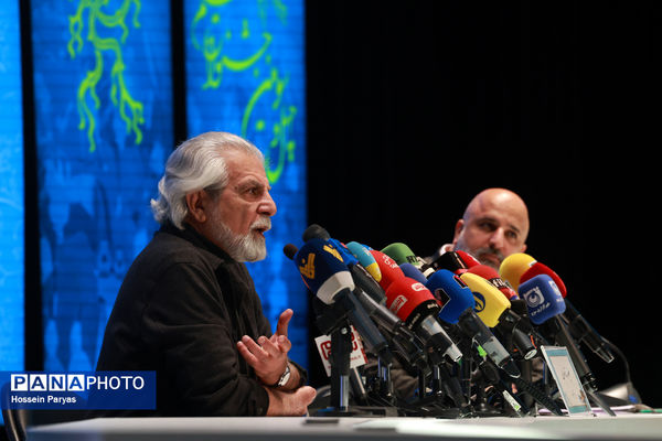 نشست خبری دبیر چهل و سومین جشنواره فیلم فجر