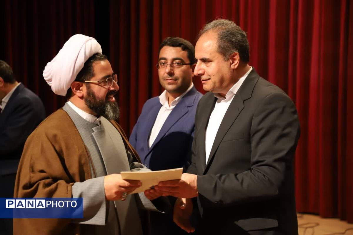 آیین نکوداشت منتخبین مرحله استانی چهل و سومین دوره مسابقات فرهنگی و هنری فردا