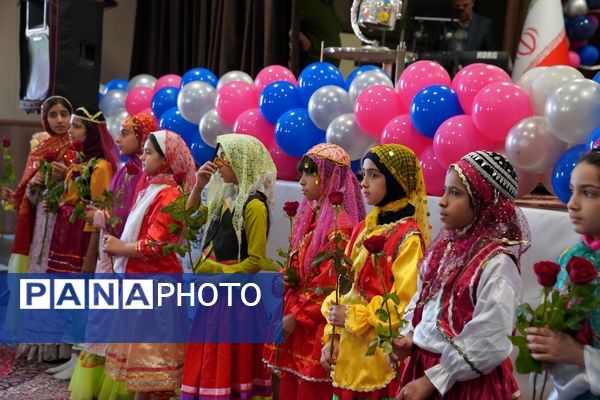  جشن عاطفه‌ها در دبستان دخترانه شهید محمد قضاوی آموزش و پرورش ناحیه 4