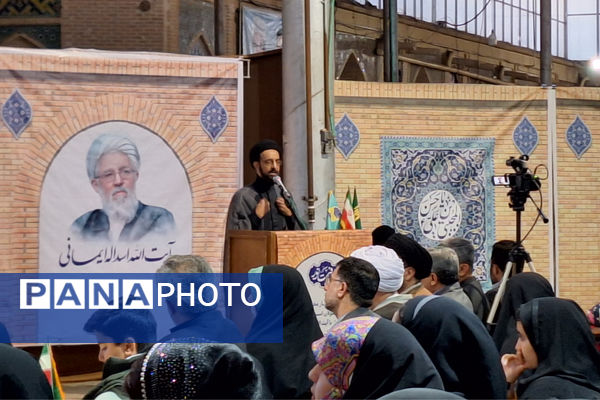 «ضیافت نور» دیدار رمضانی جمعی از بانوان شیراز ، با نماینده ولی فقیه در فارس
