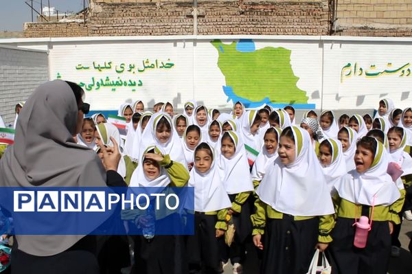 برگزاری جشن شکوفه‌ها در مدرسه عصمت شهرستان رباط کریم 