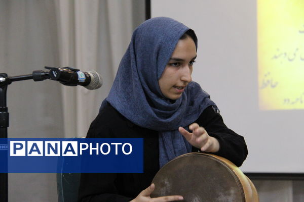 مراسم حافظ خوانی در کانون ام ابیها یزد