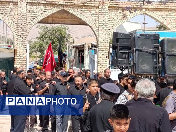 اقامه عزا و نوحه خوانی در صحن آستان مقدس حضرت سلطانعلی(ع) 