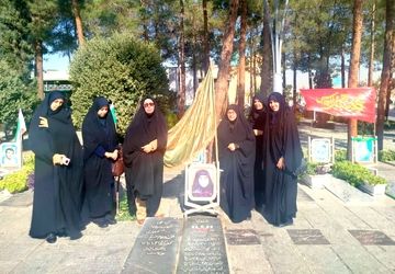 غبارروبی و عطرافشانی مزار بانوان شهیده گلستان شهدای اصفهان