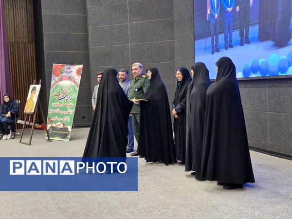 اجتماع بزرگ دانشآموزان بسیجی در هفته بسیج