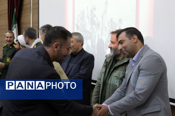 تجلیل از کارآفرینان ملکان در آیین هفته بسیج