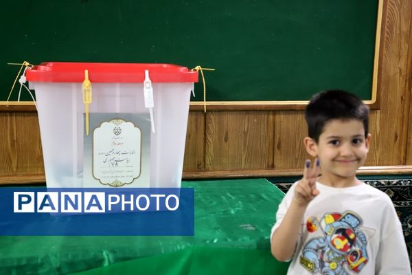 حضور پر شور مردم مشهد در چهاردهمین دوره انتخابات ریاست‌جمهوری 
