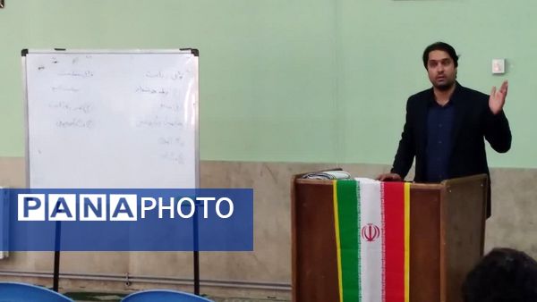 جلسه‌ مشاوره‌ای و توجیهی کنکور در دبیرستان معلم ساوجبلاغ