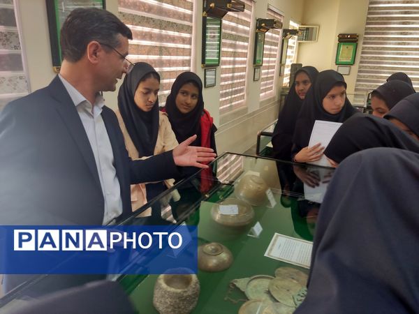 هفته کتاب خوانی در آرامگاه شهید مدرس