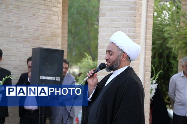 آیین غبارروبی گلزار شهدای بهشت زهرا شهرستان بم به‌مناسبت هفته دولت