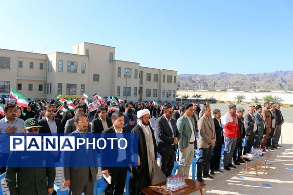 نواختن زنگ انقلاب در شهرستان منوجان