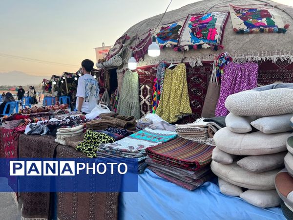 سوغاتی‌سرای شهرکرد در نمایشگاه بین المللی برپا شد
