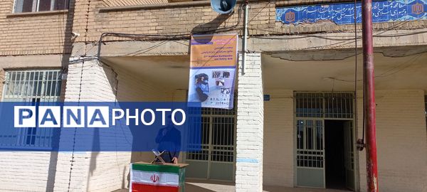 مانور زلزله در مدرسه امام خمینی (ره) منطقه بیرانوند