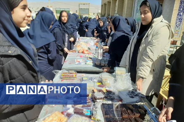 برگزاری بازارچه  کسب و کار دانش‌آموزی در آموزشگاه پویش ناحیه ۳شیراز 