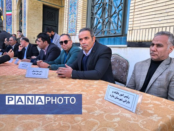 برپایی میز خدمت در نمازجمعه ملارد؛ حل سریع مشکلات مردم در حاشیه نمازجمعه