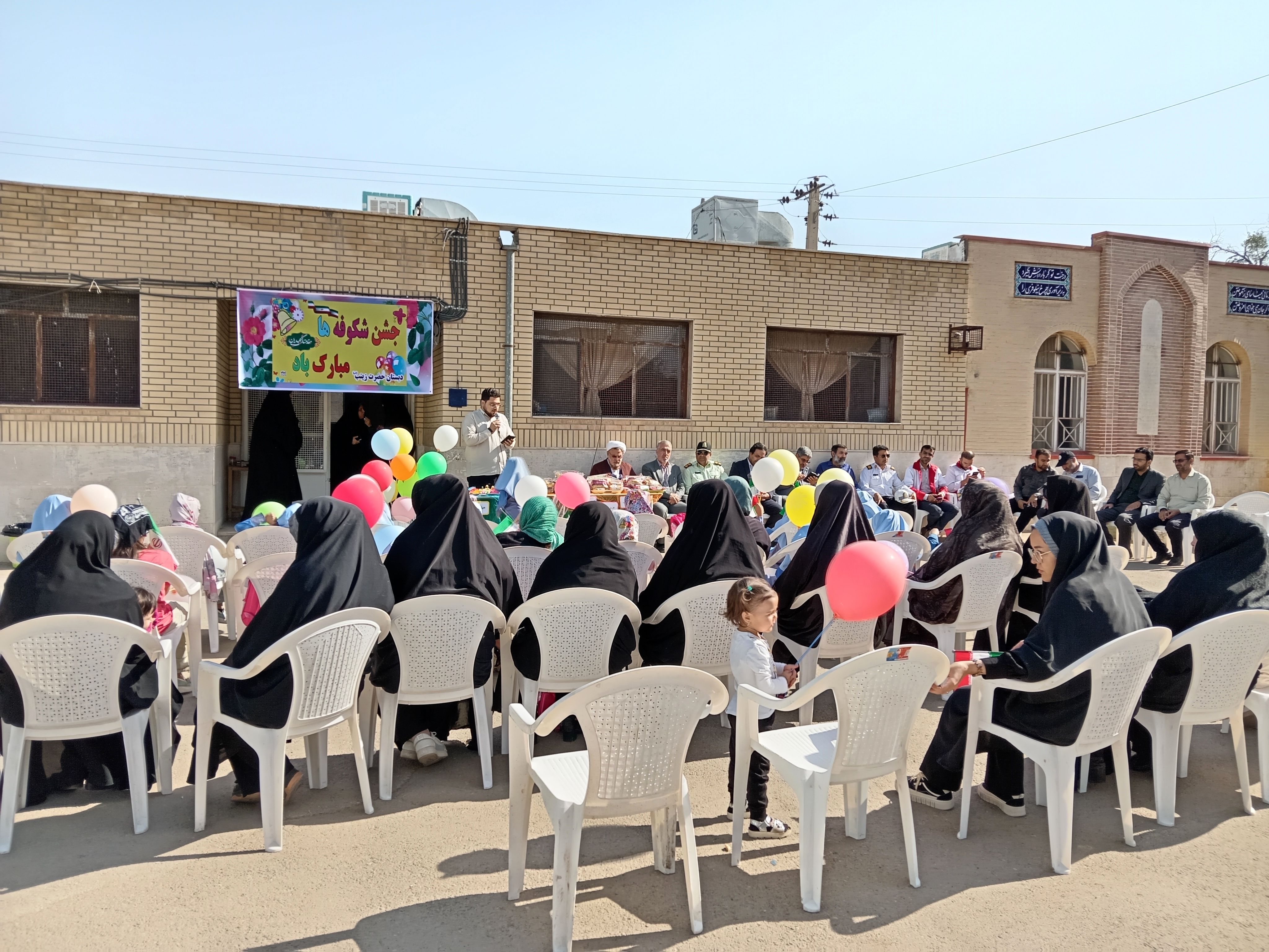 جشن شکوفه‌ها در دبستان حضرت زینب (س) جعفرآباد قم