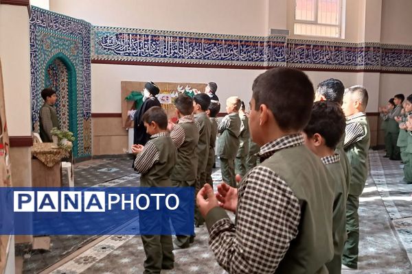 اقامه نماز جماعت و محافل انس با قرآن در مدارس فیروزکوه