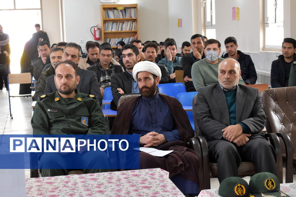 نشست بصیرتی فرهنگیان منطقه نوخندان با سخنرانی فرمانده سپاه درگز 