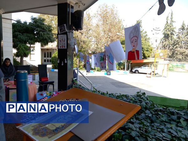 نمایشگاه ذهن‌های رنگی در دبیرستان دوره اول آرمینه مصلی نژاد