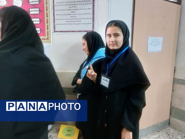 انتخابات شورای دانش آموزی در زاوه