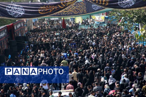 حضور باشکوه جاماندگان اربعین حسینی در شهر ری