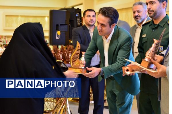برگزاری مراسم گرامیداشت مقام معلم در بهارستان‌دو
