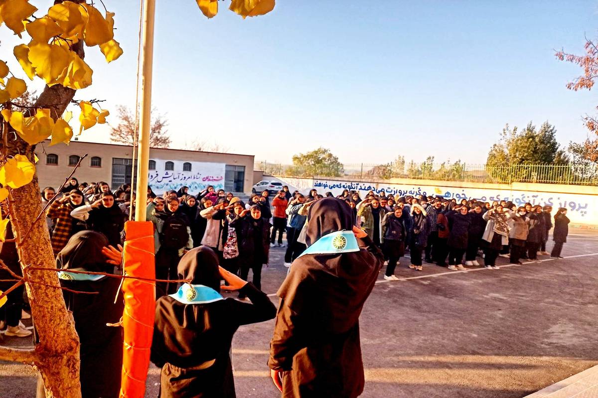 صبحگاه مدرسه رنگ و بوی انتخابات گرفت