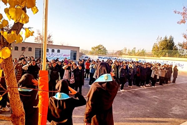 صبحگاه مدرسه رنگ و بوی انتخابات گرفت