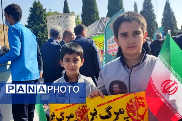 حضور پرشور دانش آموزان دبستان شاهد حیات در راهپیمایی سیزده آبان ۱۴۰۴