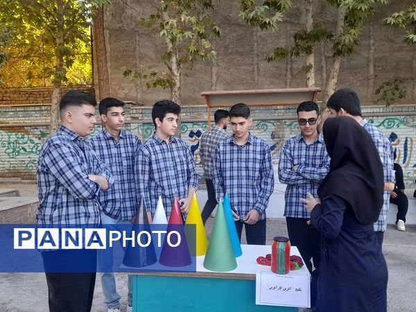 برگزاری کارگاه‌های علمی پژوهش‌سرای خوارزمی در دبیرستان امام جعفر صادق(ع) ناحیه سه کرج 