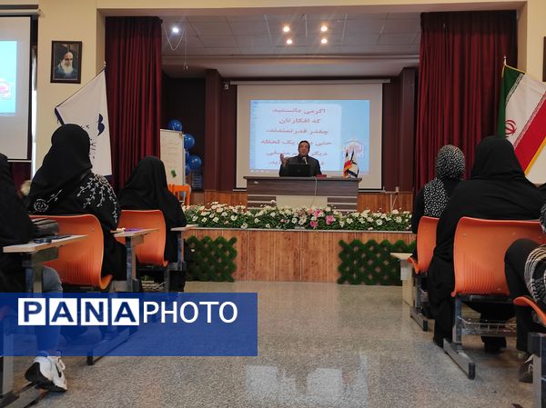 دومین جلسه آموزش خانواده در دبستان حضرت معصومه (س) مصلی نژاد ناحیه پنج 
