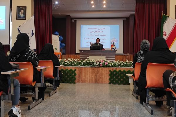 دومین جلسه آموزش خانواده در دبستان حضرت معصومه (س) مصلی نژاد ناحیه پنج 