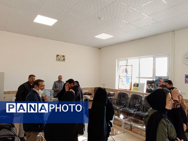 جلسه انجمن اولیا و مربیان آموزشگاه نمونه دولتی مرحوم طاووسی