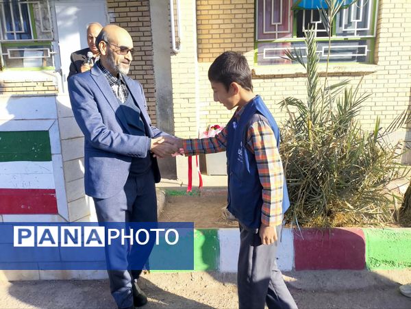 تجلیل از خبرنگار ارشد دبستان شهید پسندیده فدافن