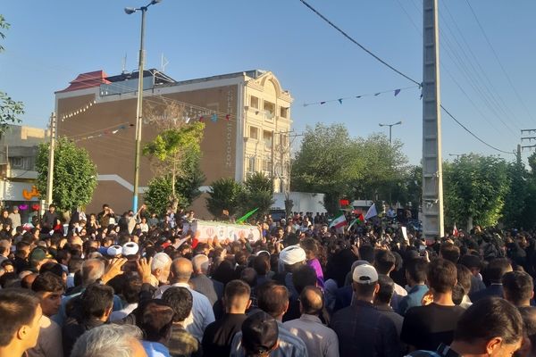 مراسم تشییع و وداع با شهید امنیت حسین اسحاقی در لردگان 