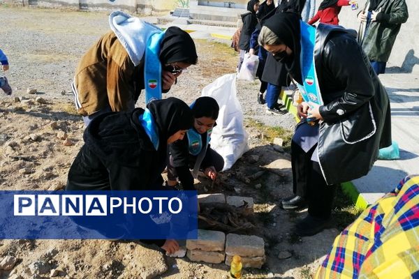 جشن انقلاب در دبیرستان حضرت فاطمه (س) و هنرستان عفاف، شهر تیتکانلو