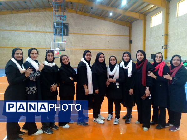 افتتاحیه طرح ملی میدان پویا و مسابقات هندبال در باشگاه غدیر محسن آباد برخوار