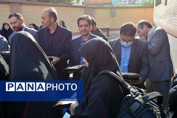 بدرقه دانش‌آموزان بهارستانی به راهیان‌نور