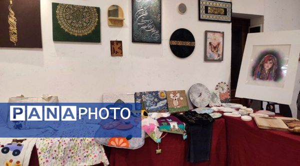 نمایشگاه آثار هنری دانش‌آموزان هنرستان محمودیه بجنورد 
