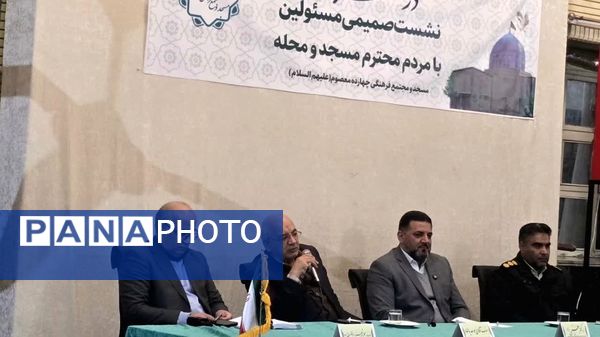 نشست صمیمی مسئولان با اهالی مسجد و محله فلاحی مشهد