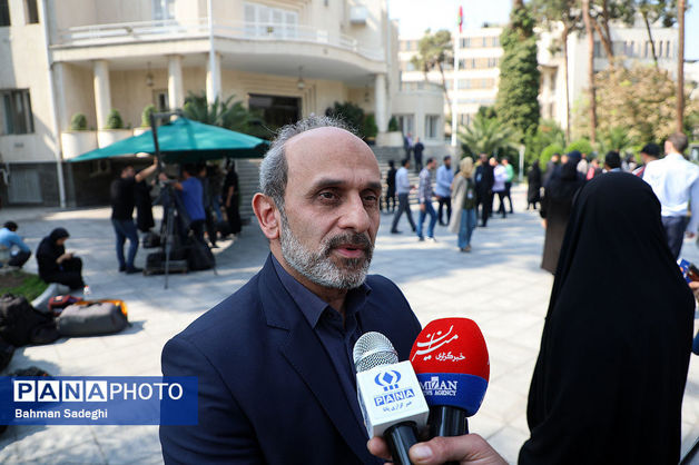 سکوهای نمایش خانگی ضوابط رسانه ملی را رعایت کنند، با آنان همکاری می‌کنیم